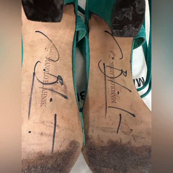 Manolo Blahnik
2003 Remake of the iconic “Ivy.” 
Autographed by Manolo too! - Picture 4 of 16